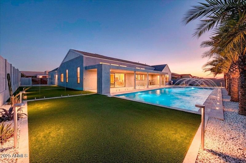 47-Backyard Twilight