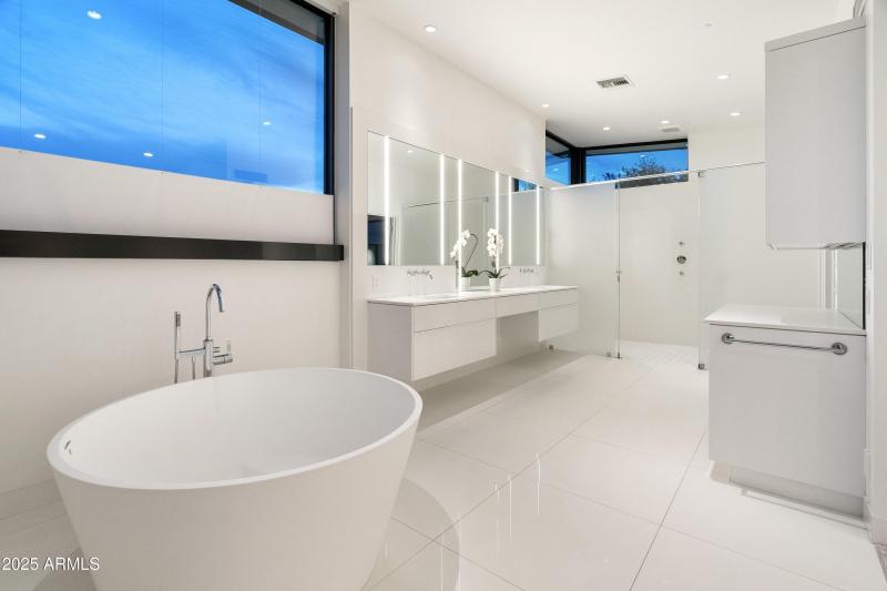 4218 E Palo Verde Dr-105