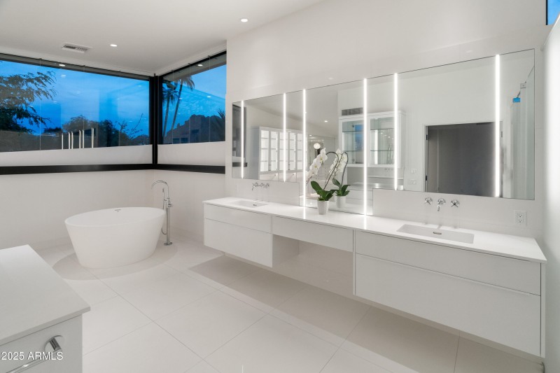 4218 E Palo Verde Dr-103