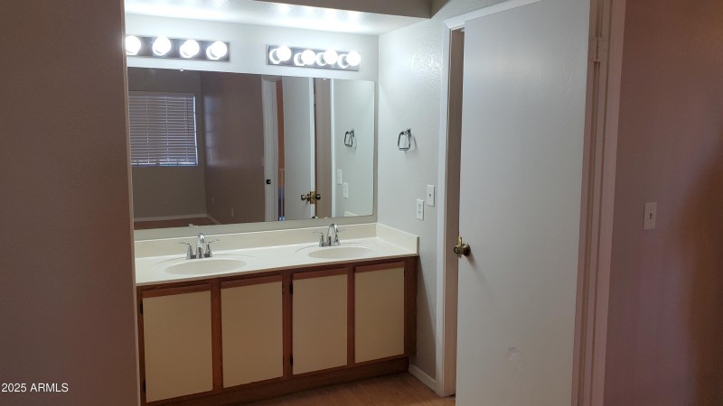 Primary Bath w/Double Sinks