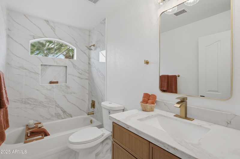 18637 N 85th-Bathroom 2