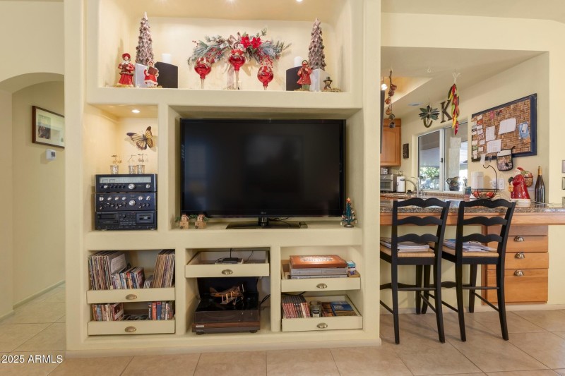 Entertainment center