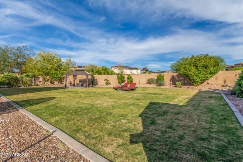 128th - Large Back Yard - 2800 sf of sod