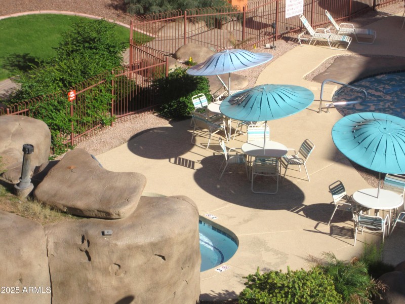 7 407 CLOSE UP FROM BALCONY