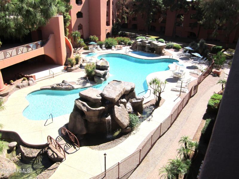 7 407 MAIN POOL & CLUBHOUSE