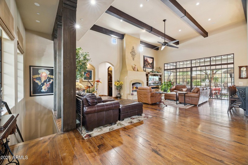 8-web-or-mls-35444-n-48th-st