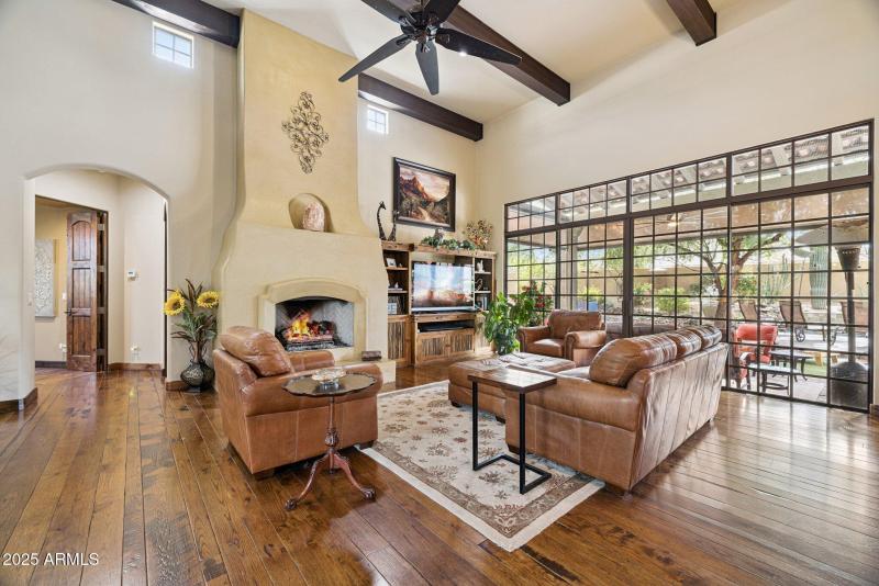 9-web-or-mls-35444-n-48th-st