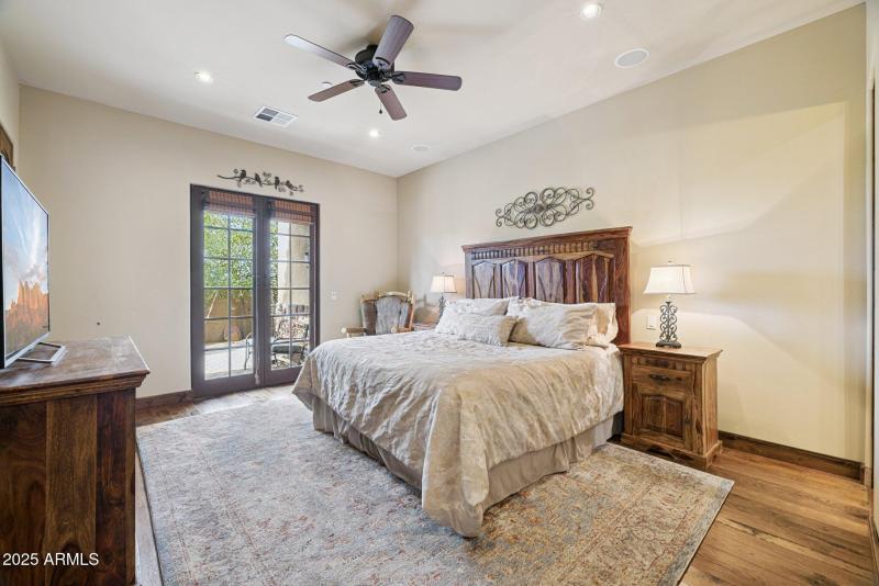 42-web-or-mls-35444-n-48th-st