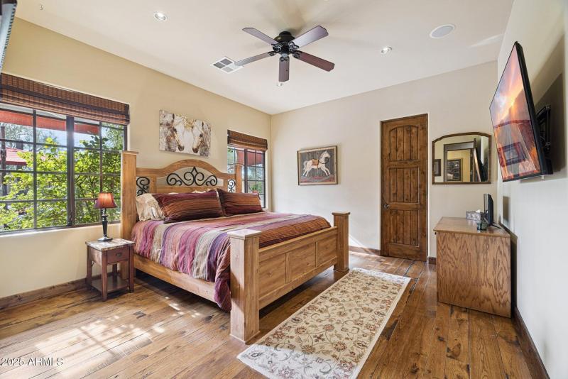 44-web-or-mls-35444-n-48th-st