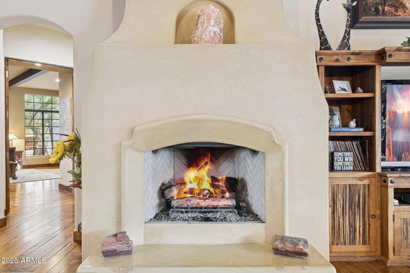 56-web-or-mls-35444-n-48th-st