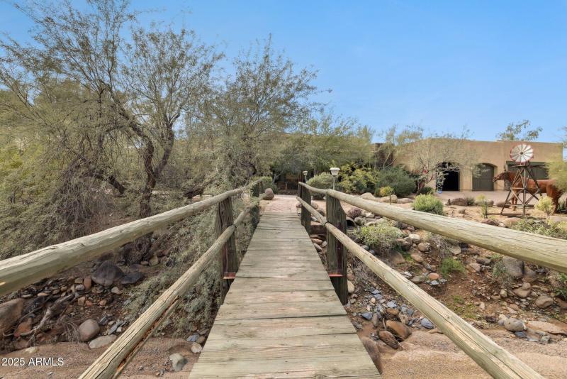 63-web-or-mls-35444-n-48th-st