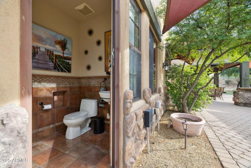 67-web-or-mls-35444-n-48th-st