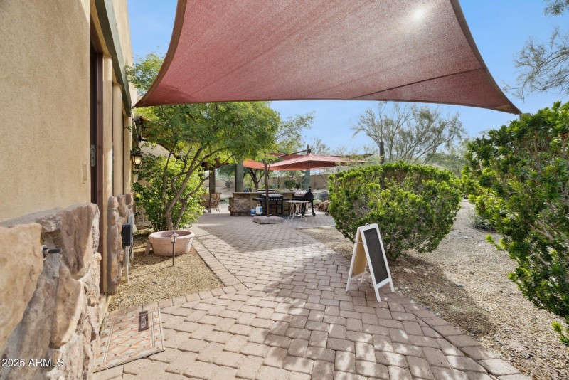 69-web-or-mls-35444-n-48th-st