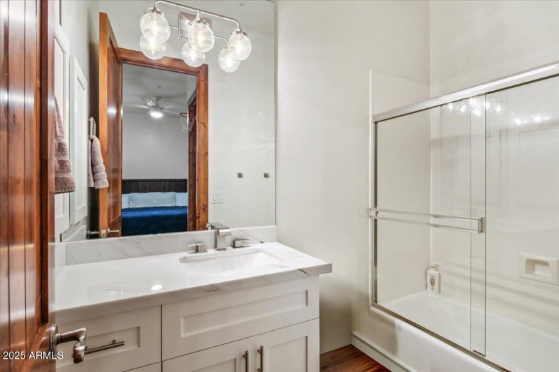 48-Ensuite 3 Details