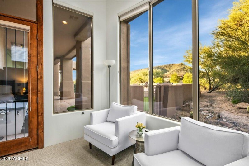 36-Primary Suite Sitting Area