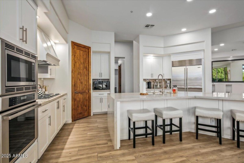 27-Breakfast Counter