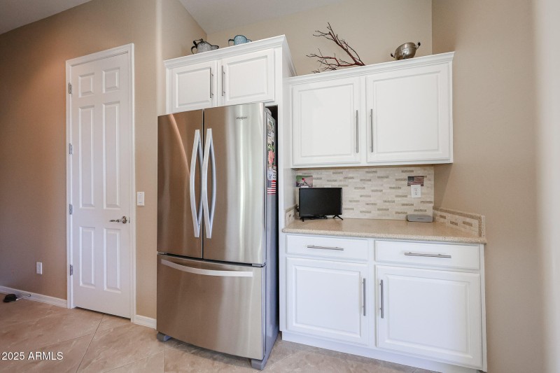 Sweet Backsplash/Corian countertops.