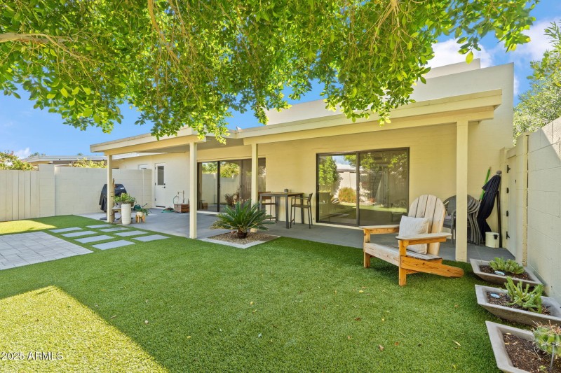 Large Covered Patio & Yard