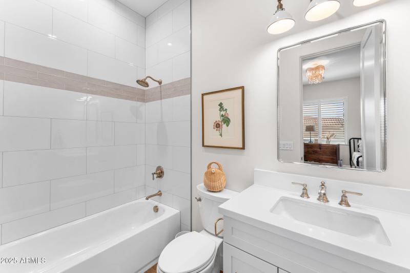 Guest Bedroom 2 En Suite Bathroom