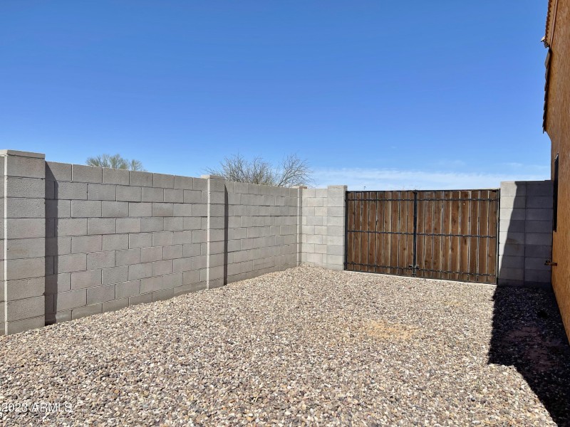 RV gate & RV parking on side yard