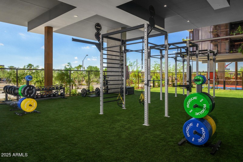 16 Amenity outside cross fit