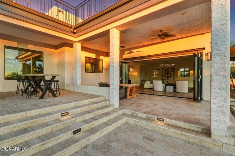 INDOOR / OUTDOOR LIVING