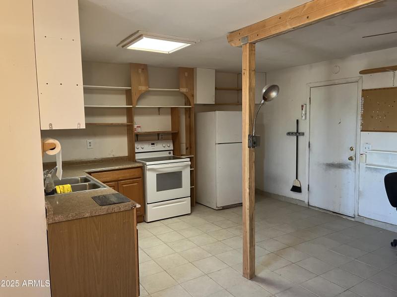 1201 W Hoover Kitchen Area