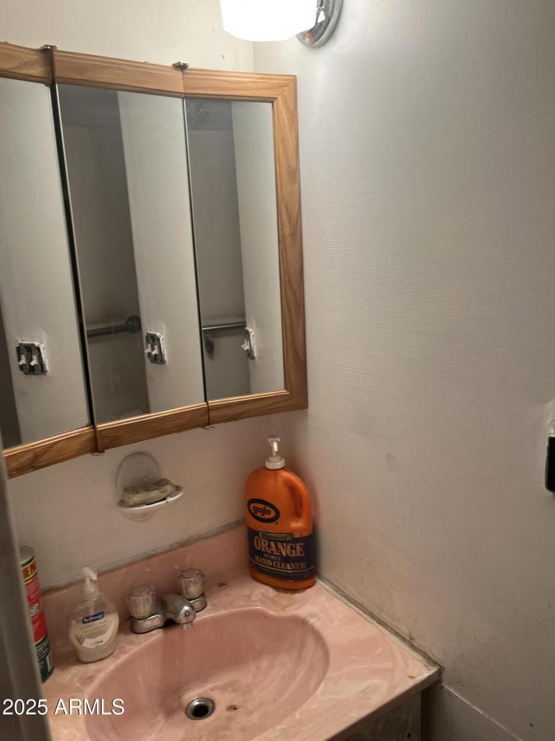 1201 W Hoover Bathroom 2