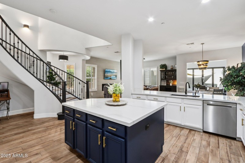 21-web-or-mls-E North Ln-L2711-019