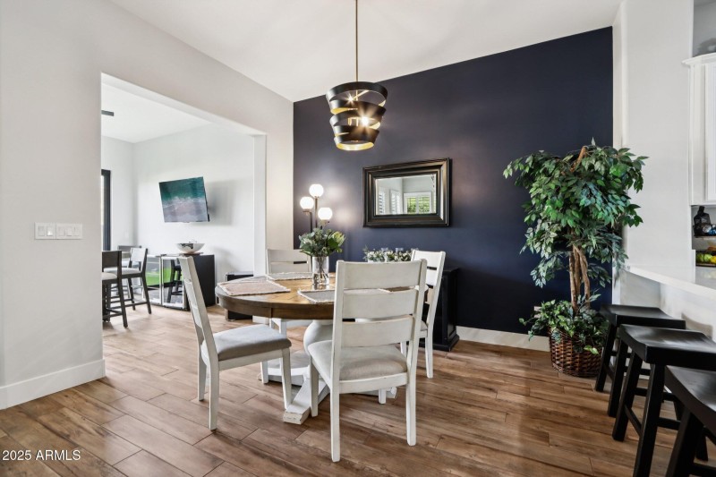 13-web-or-mls-E North Ln-L2711-011