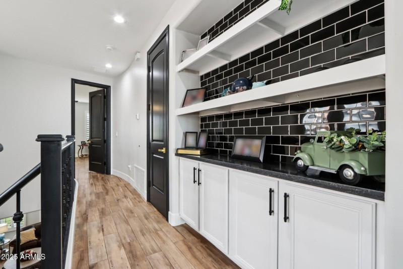 30-web-or-mls-E North Ln-L2711-028