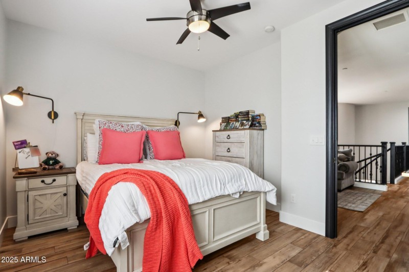 42-web-or-mls-E North Ln-L2711-040