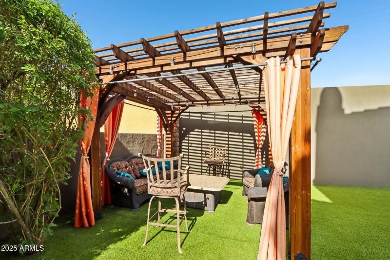 50-web-or-mls-E North Ln-L2711-048