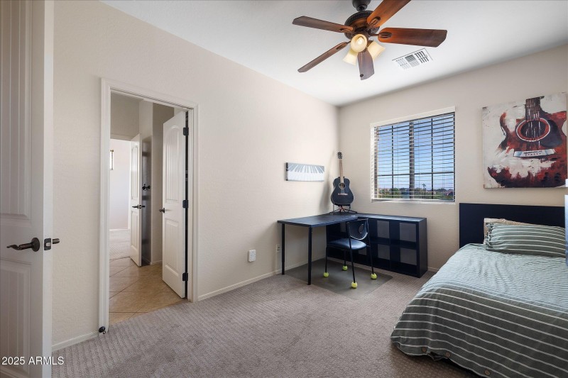 acces to Jack and Jill bath