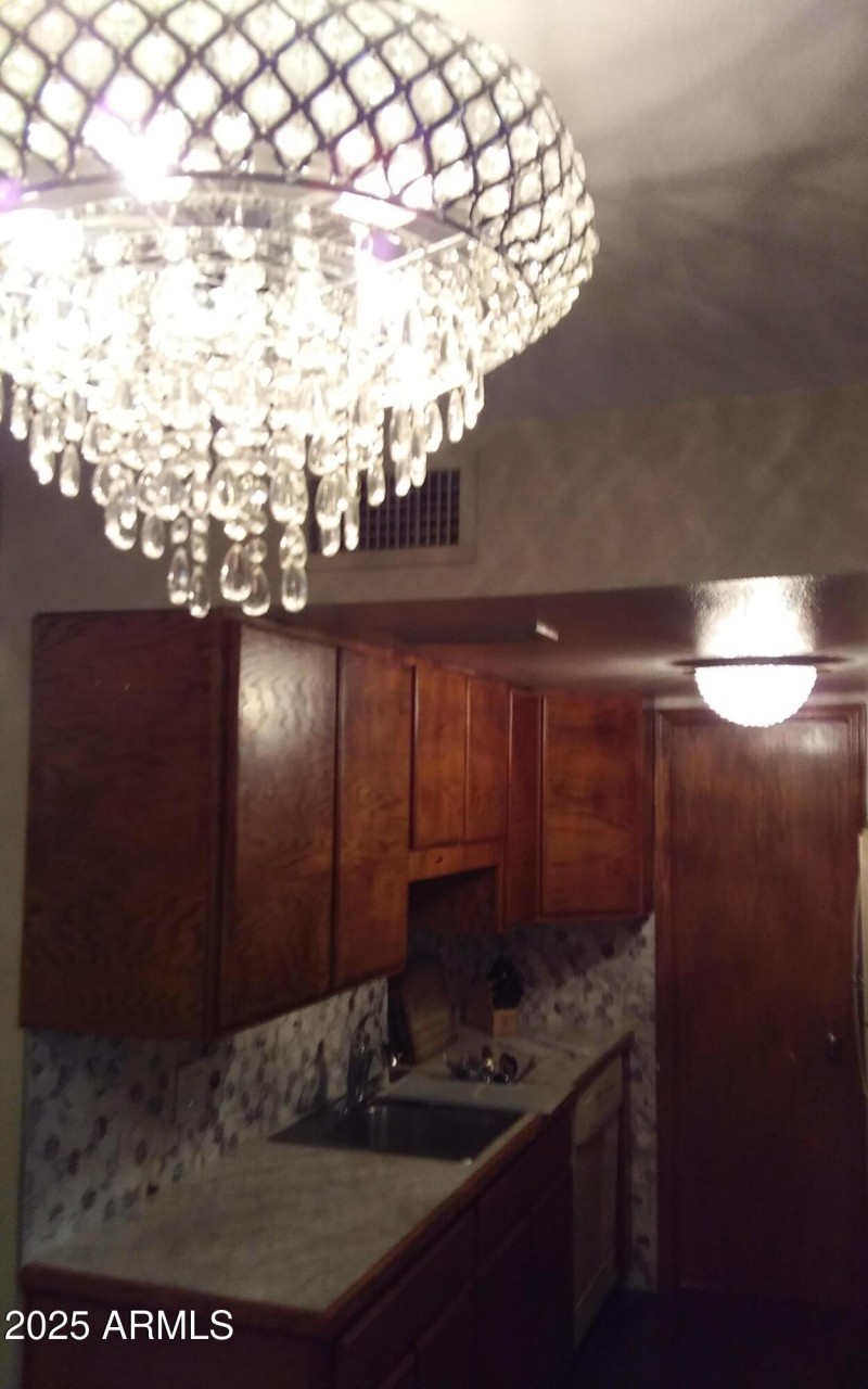 8819 N 12th Pl DR Chandelier