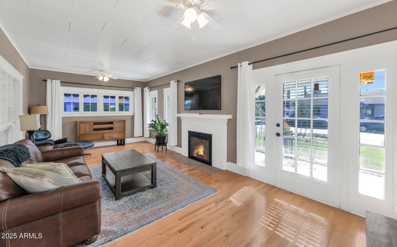 60 E Hoover Ave-large-009-020-TOD2009-15