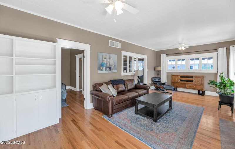 60 E Hoover Ave-large-011-022-TOD2010-15