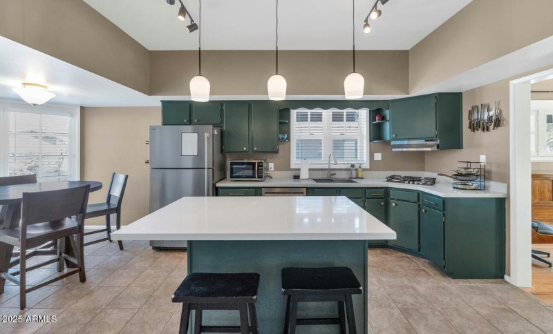 60 E Hoover Ave-large-017-019-TOD2026-15