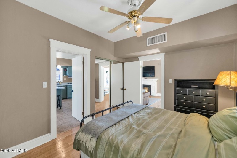 60 E Hoover Ave-large-020-030-TOD2032-15