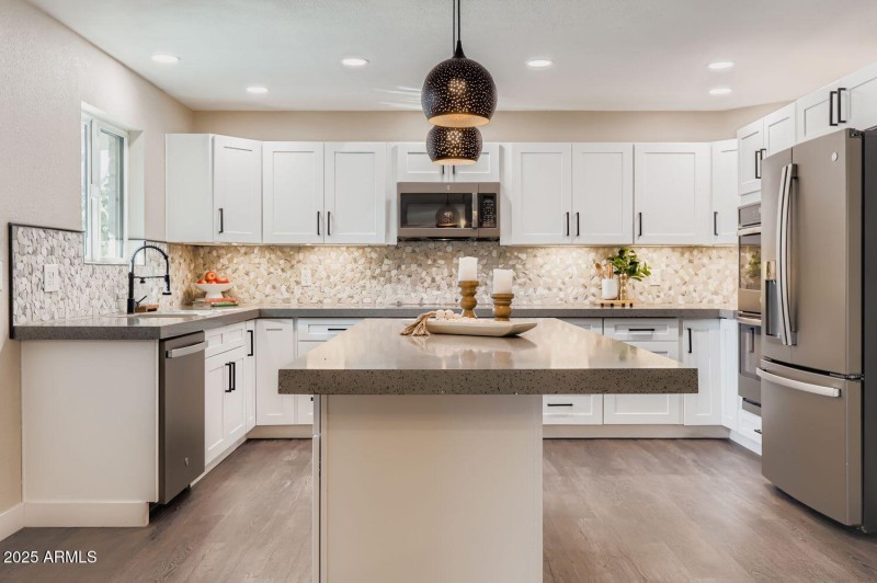 202 N Florence Ave - Web Quality - 019 -