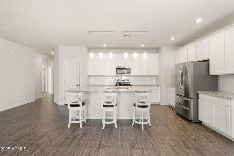 Kitchen and Breakfast Island