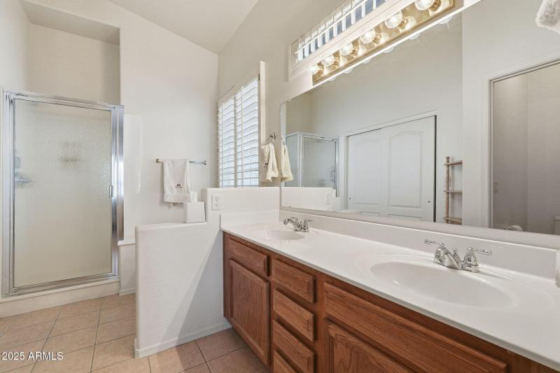 Dual sinks in master