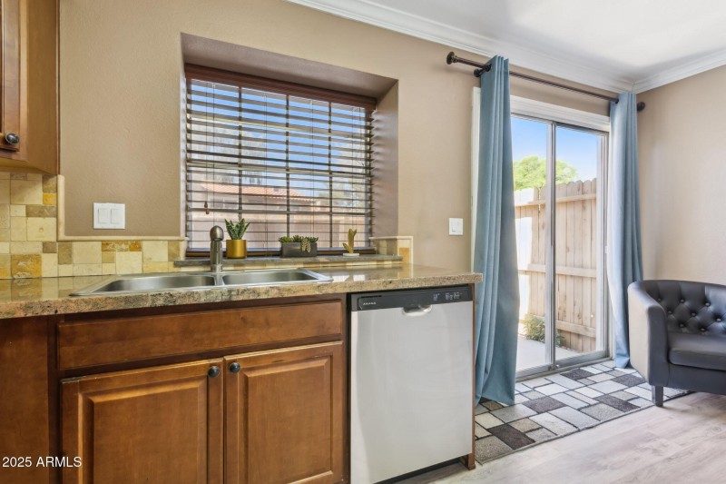 12-web-or-mls-4601-n-102nd-ave-unit-1055