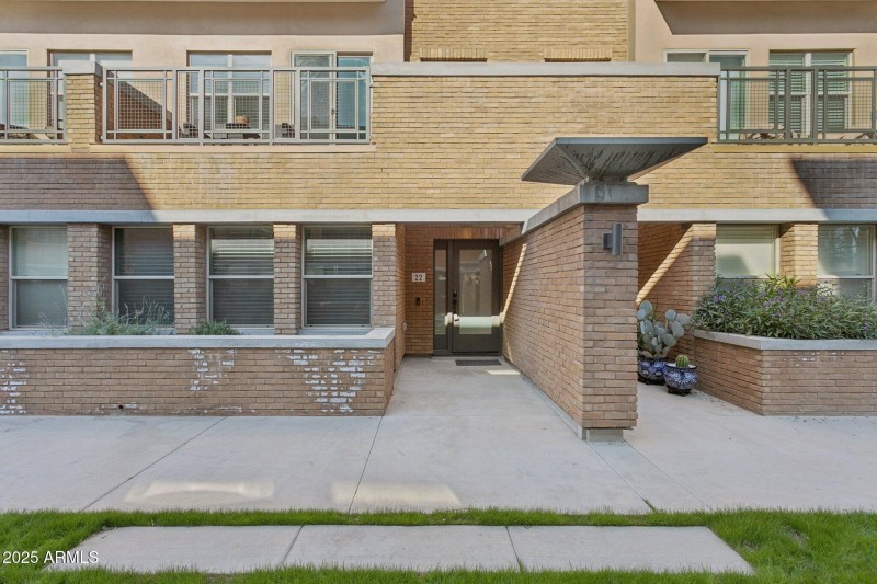 1-web-or-mls-1400-e-bethany-home-rd-22