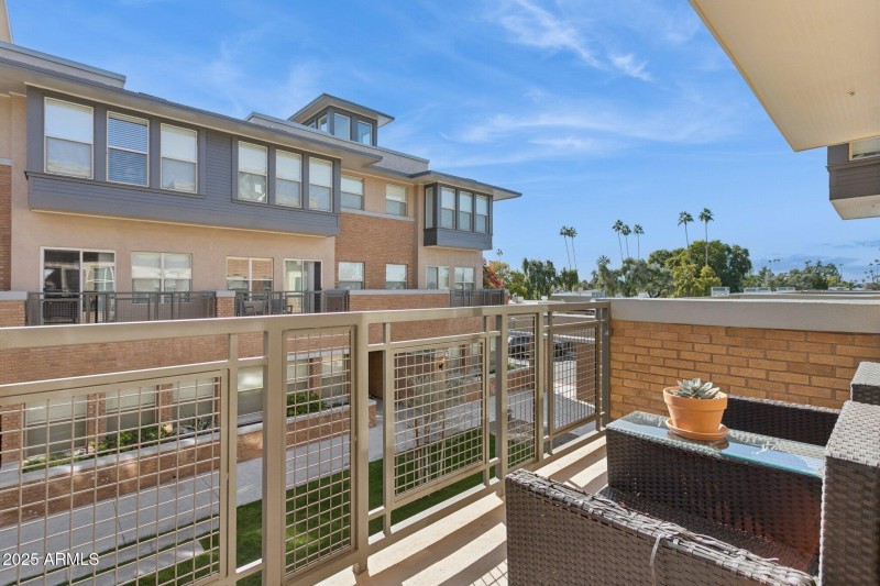 19-web-or-mls-1400-e-bethany-home-rd-22