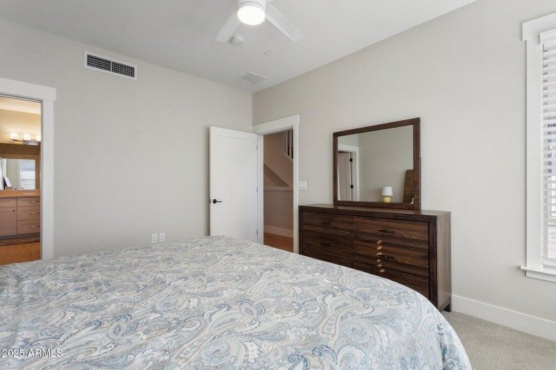 25-web-or-mls-1400-e-bethany-home-rd-22