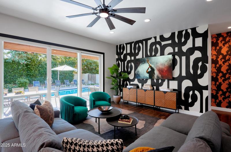 PropertyImageCo_3229ECampbellAve_WEB_11