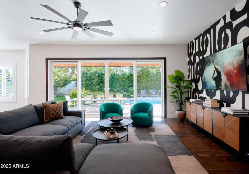 PropertyImageCo_3229ECampbellAve_WEB_13