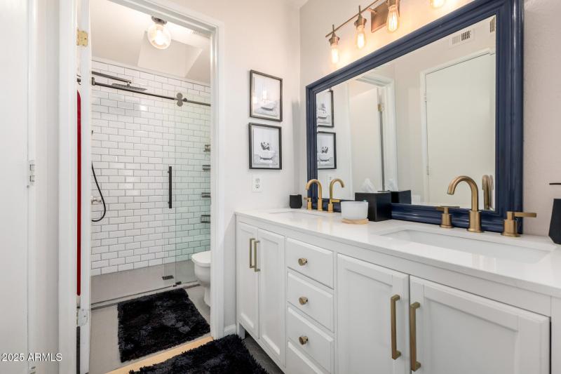 5122 E Shea Blvd 2097