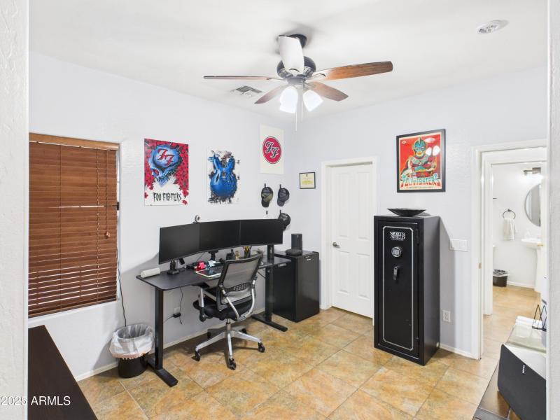 CAM04435G0-PR0019-STILL014